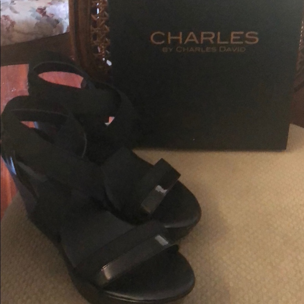 Charles David Black Elastic Wedge Patent Leather